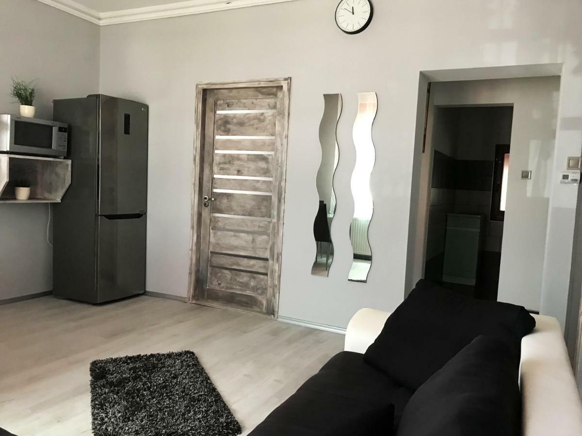 Varga Vendeghaz Apartment Tiszakecske Luaran gambar